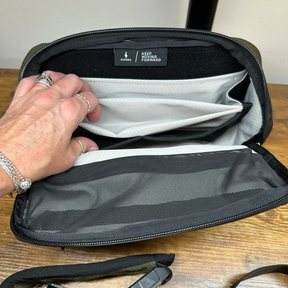 NEW Alpaka Vertex Pouch Army Green Axoflux 600D Tech Bag Crossbody AA010430517